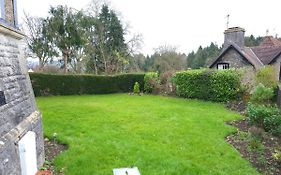 Cosy 1-Bedroom Cottage Next To Combe Lodge Venue
